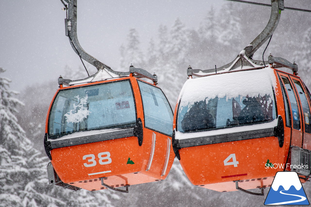 札幌国際スキー場｜待ちに待った天然雪がたっぷり！ふかふかの粉雪と戯れる、贅沢な2021-2022ウィンターシーズン『初滑り』☆